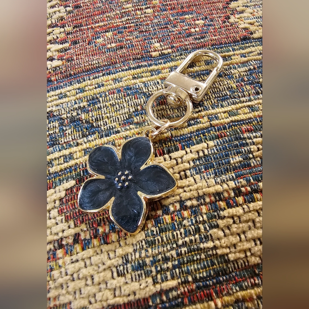 Black Enamel Flower Keychain Purse Charm NWOT - Picture 2 of 3